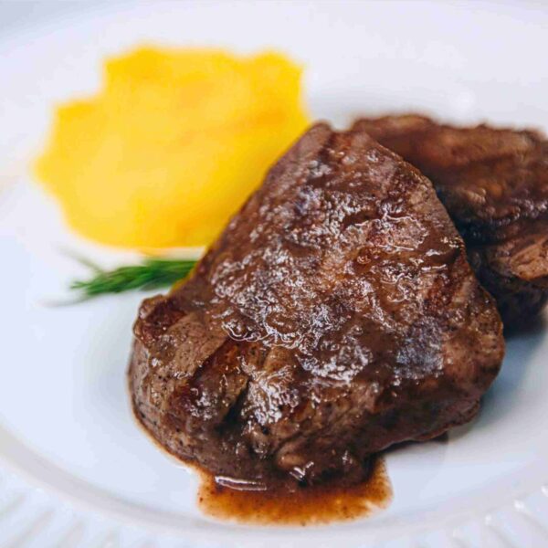 Filé Mignon ao Molho de Vinho