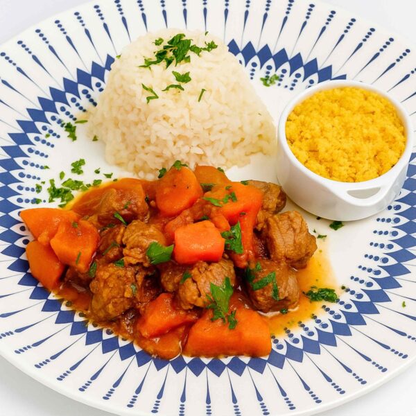 Carne de Panela com Arroz Branco e Farofa de Mandioca