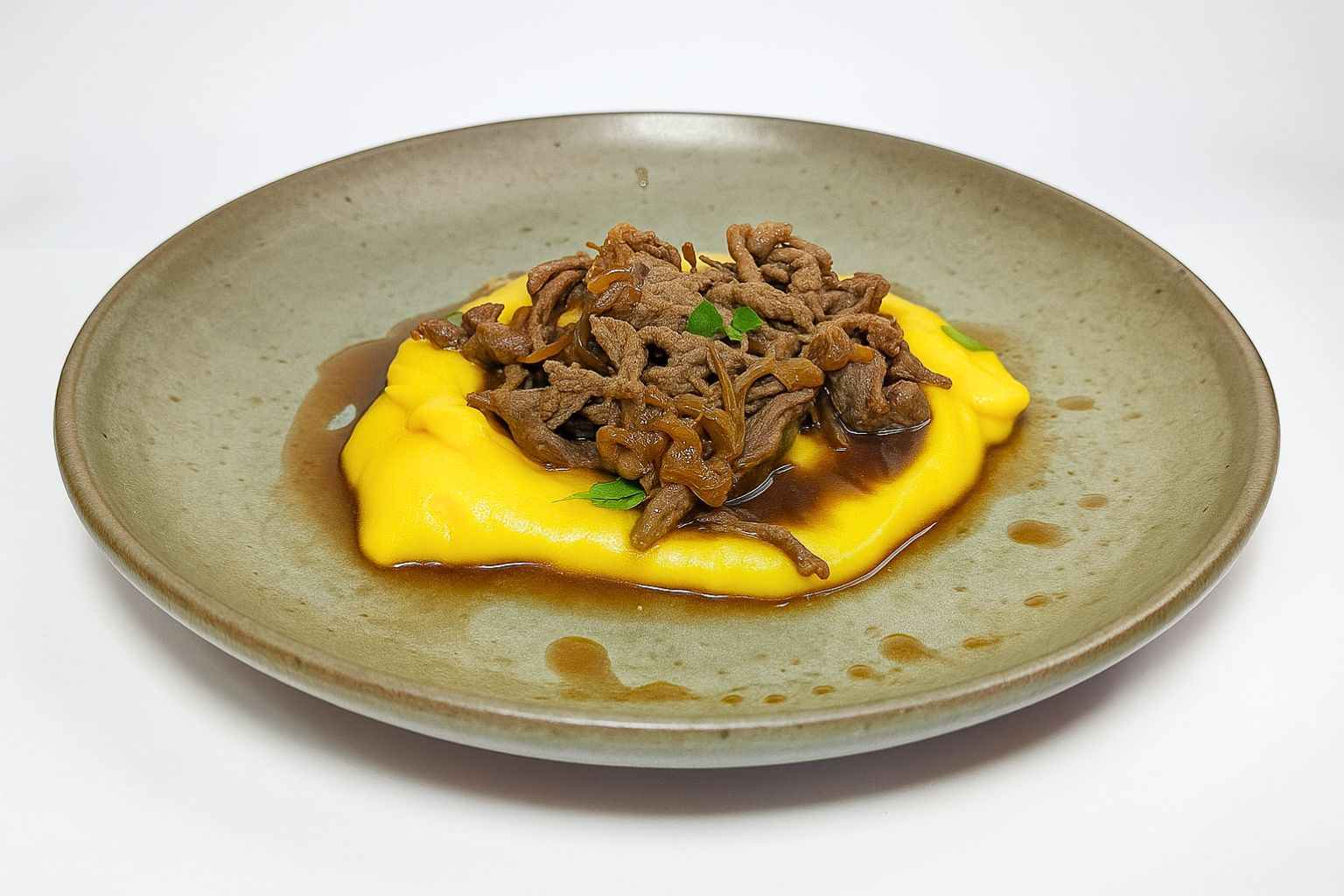 Tiras de Carne Acebolado e Pure de Mandioquinha (3)