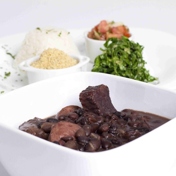 Feijoada com Arroz Branco, Couve Refogada e Farofa