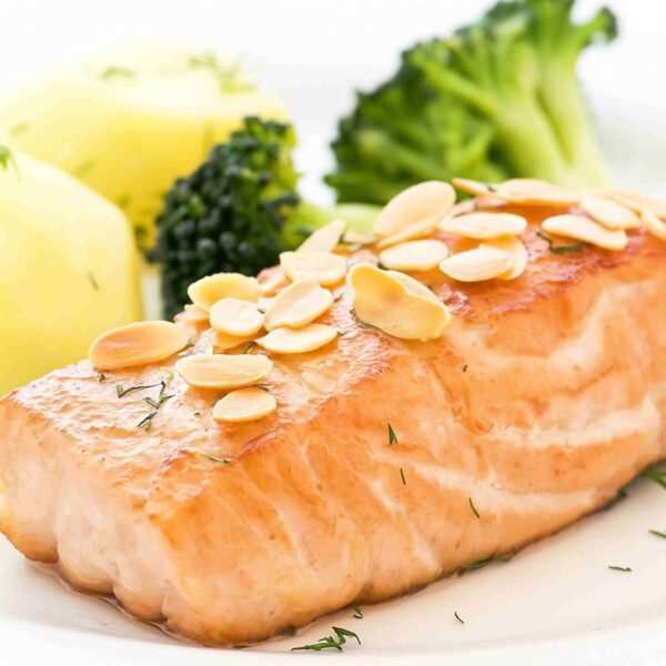 Salmão ao Molho de Manteiga com Amêndoas